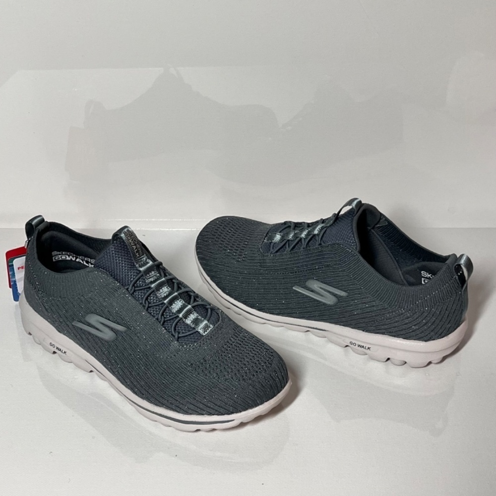Skechers GOWalk Saint Tropez Travel Washable Knit Slip-On Sneakers Size: 6W - Picture 2 of 5